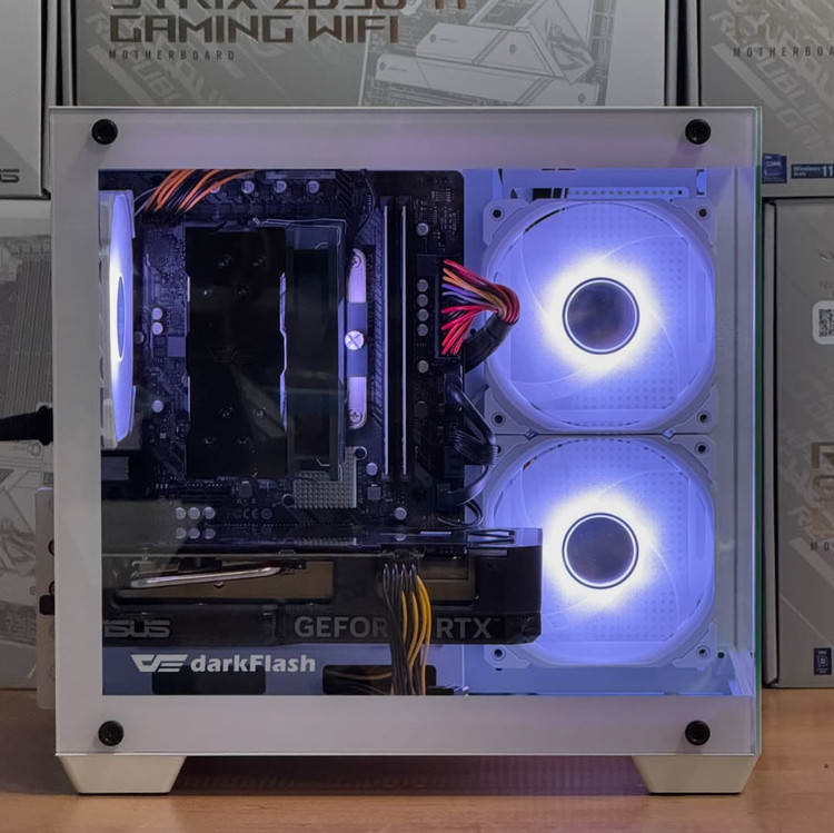 سیستم گیمینگ و استریمینگ STREAMER | گرافیک نسل جدید RTX 5050 و پردازنده Intel Core i5‑13400F | مناسب استریم، تدوین سبک و بازیهای آنلاین | رم 16GB DDR4 3200MHz | حافظه پرسرعت SSD NVMe 500GB به همراه 500GB HDD | پاور Green 530W و کیس گیمینگ AURA GC101M با کولینگ بهینه | ویندوز ۱۱ آماده نصب