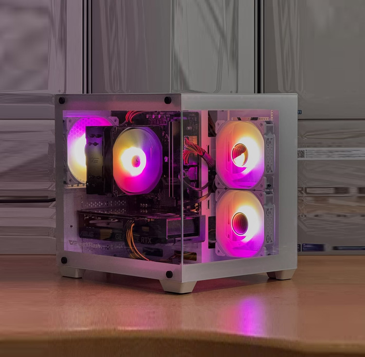 سیستم گیمینگ و استریمینگ STREAMER | گرافیک نسل جدید RTX 5050 و پردازنده Intel Core i5‑13400F | مناسب استریم، تدوین سبک و بازیهای آنلاین | رم 16GB DDR4 3200MHz | حافظه پرسرعت SSD NVMe 500GB به همراه 500GB HDD | پاور Green 530W و کیس گیمینگ AURA GC101M با کولینگ بهینه | ویندوز ۱۱ آماده نصب