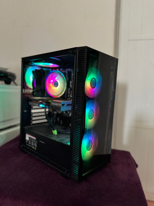 سیستم گیمینگ و توسعه TRIO | پردازنده Intel Core i3‑13100F نسل 13 | گرافیک XFX RX 580 8GB | رم 16GB DDR4 3200MHz دوکاناله | مادربرد ASUS H610 | کیس Talos E2 Elite RGB | حافظه 250GB NVMe SSD + 500GB HDD | کولر UCTECH A700 RGB | مناسب برای بازی و توسعه | آماده نصب ویندوز ۱۱