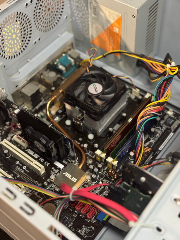کامپیوتر اقتصادی گیمینگ Class AD | سیستم AMD + NVIDIA اورهال و بازسازیشده | قطعات کارکرده | مناسب بازیهای کلاسیک و قدیمی + Retro Gaming و کاربری سبک | AMD Athlon 64 3500+ | NVIDIA GeForce GT 210 | HDD Maxtor 160GB | Windows 7
